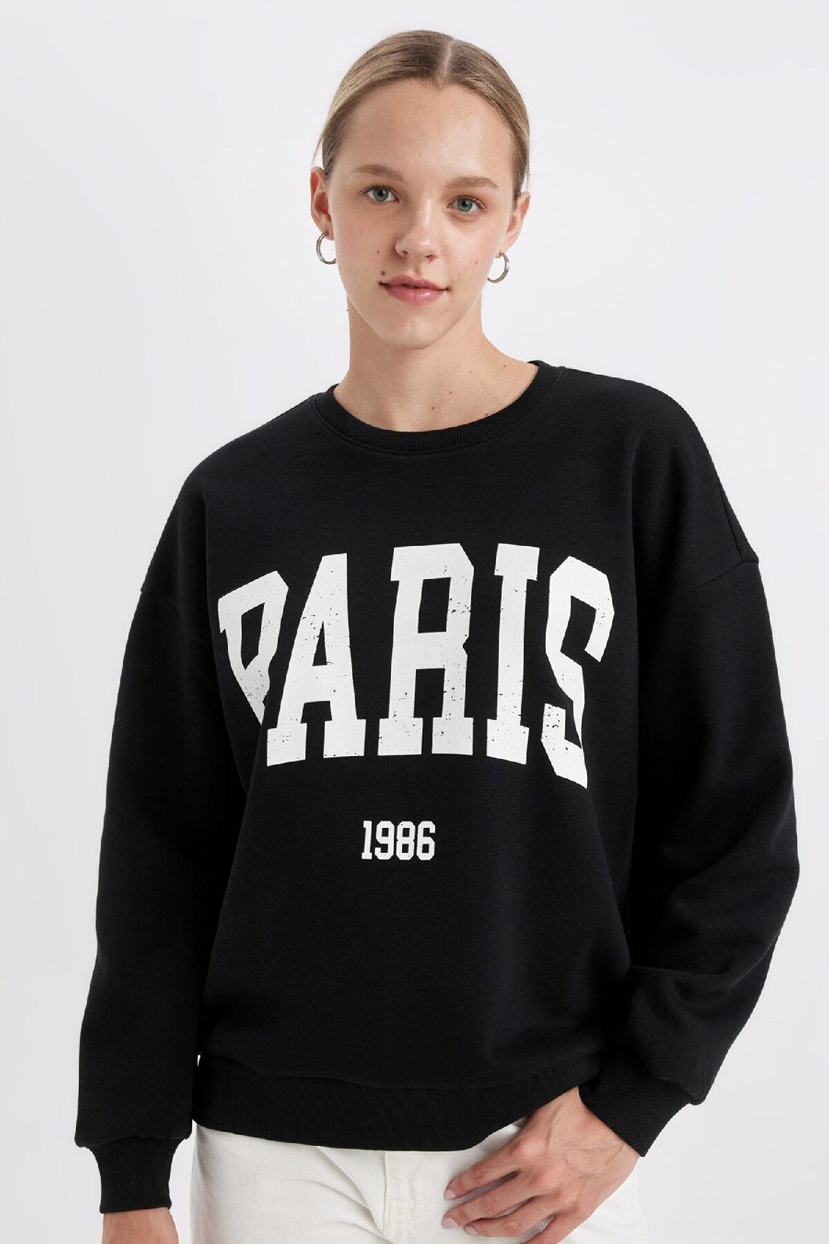 Снимка на DEFACTO Black Loose Fit Crew Neck Printed Thick Sweatshirt