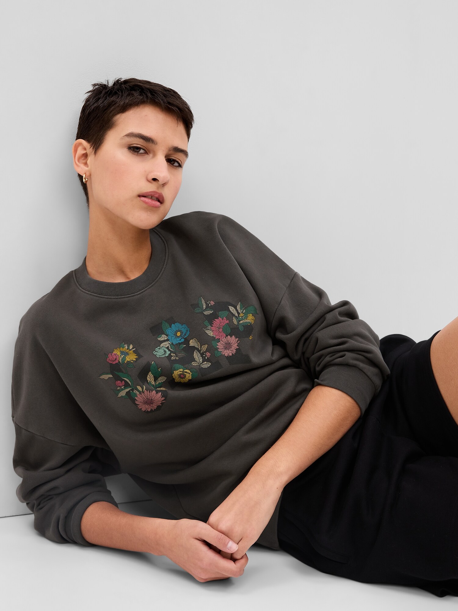 Снимка на GAP Sweatshirt vintage soft floral logo - Women