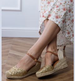Снимка на Gemre Golden glitter wedge sandals Saluni