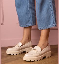 Снимка на marka niezdefiniowana Beige patent loafers with a rhinestone butterfly Sanita