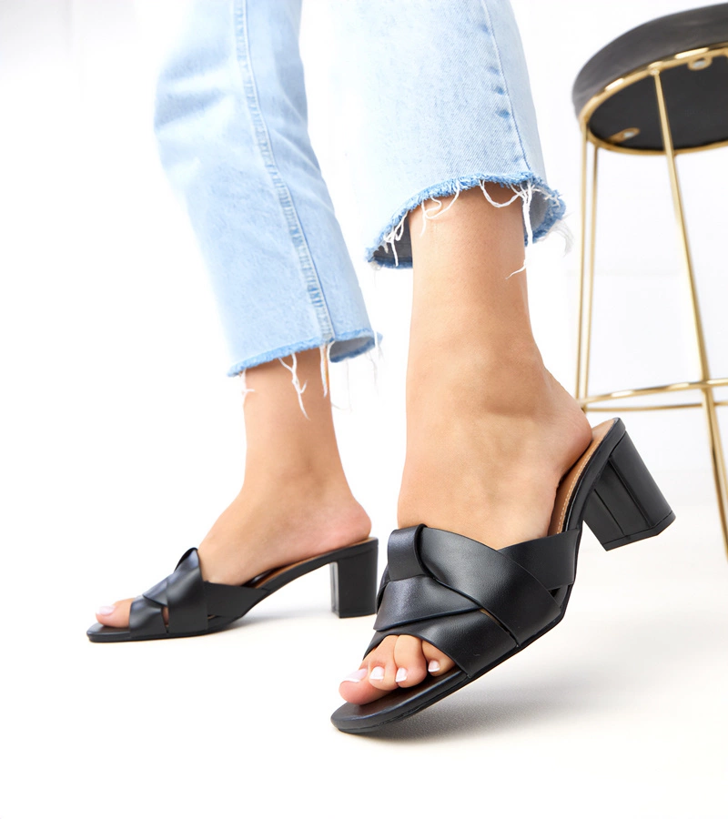 Снимка на marka niezdefiniowana Black classic block heel faux leather mules Risana