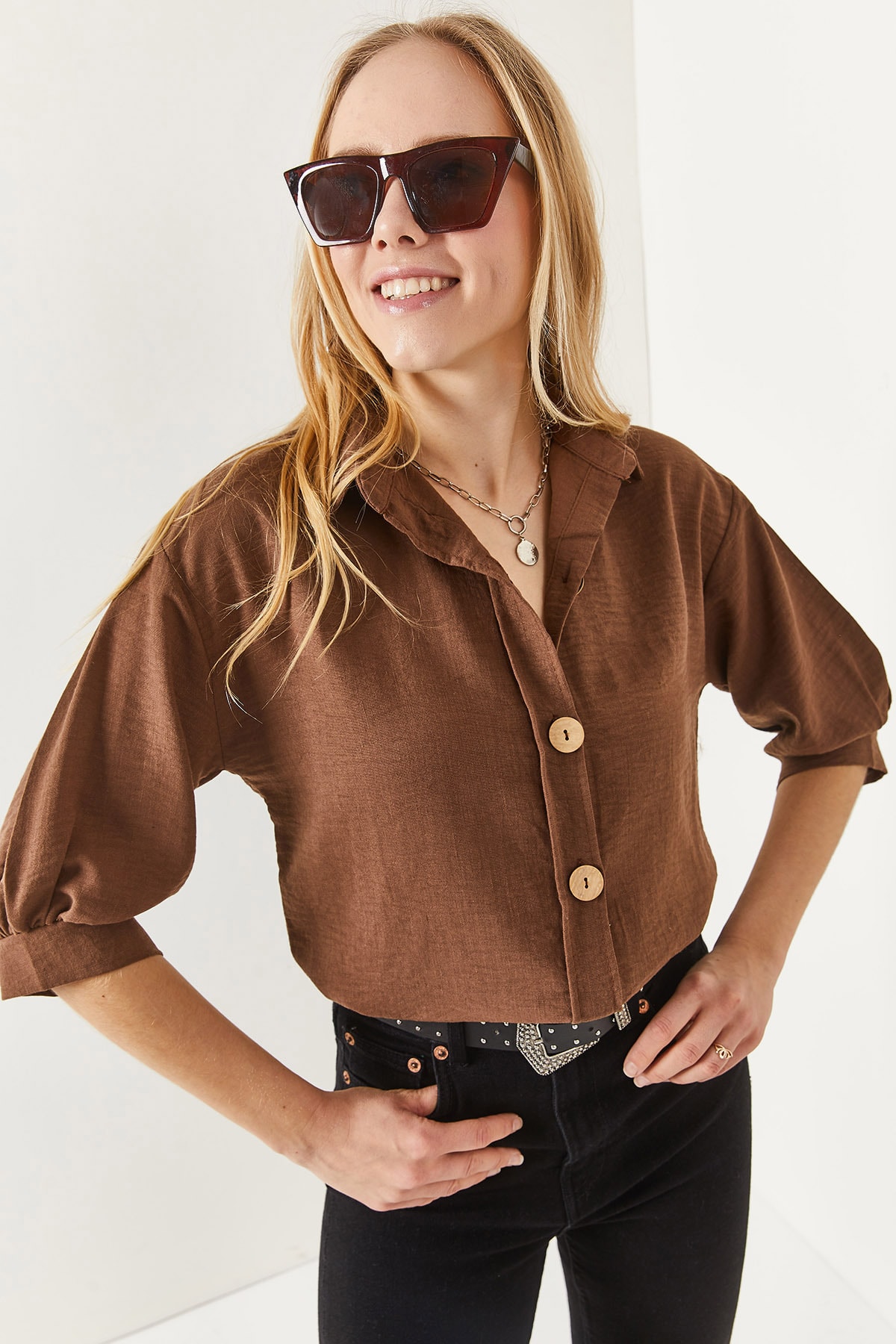 Снимка на Olalook Women's Bitter Brown Wooden Buttoned Three Quarter Sleeve Linen Shirt
