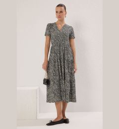 Снимка на Trendyol Black Floral Floral Double Breasted Skater/Ribbed Flexible Knitted Dress