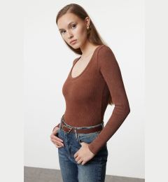 Снимка на Trendyol Brown Vintage/Faded Effect Ribbed Pool Neck Fitted Cotton Knitted Blouse