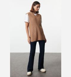Снимка на Trendyol Camel Basic V-Neck Knitwear Sweater