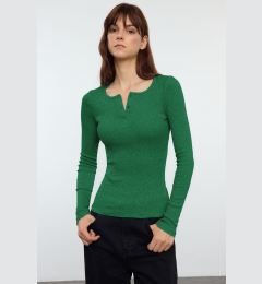 Снимка на Trendyol Emerald Green Snap-Front Fitted/Fits-Your-Body Elastic Knitted Blouse