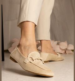 Снимка на UR/CEO Beige perforated women's moccasins with decoration Mensory