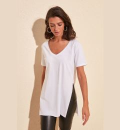 Снимка на Дамска тениска Trendyol V Collar Asymmetric