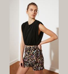 Снимка на Дамски къси панталони Trendyol Patterned