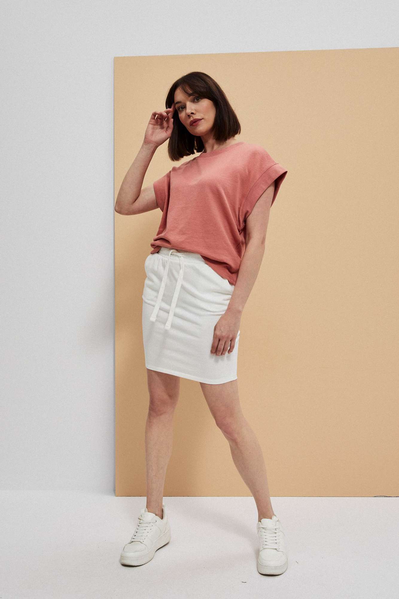 Снимка на Къса пола над коляното - екрю