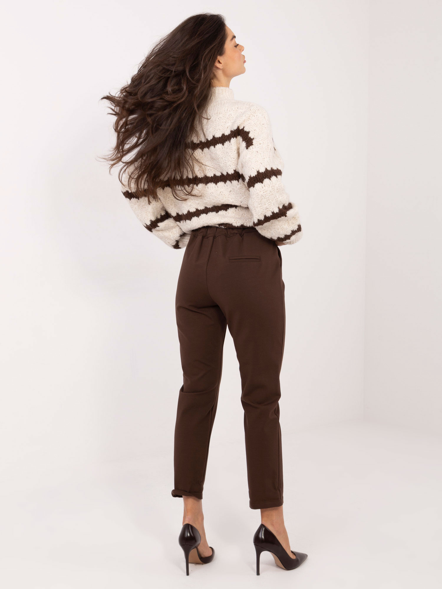 Снимка на Тъмнокафяви панталони