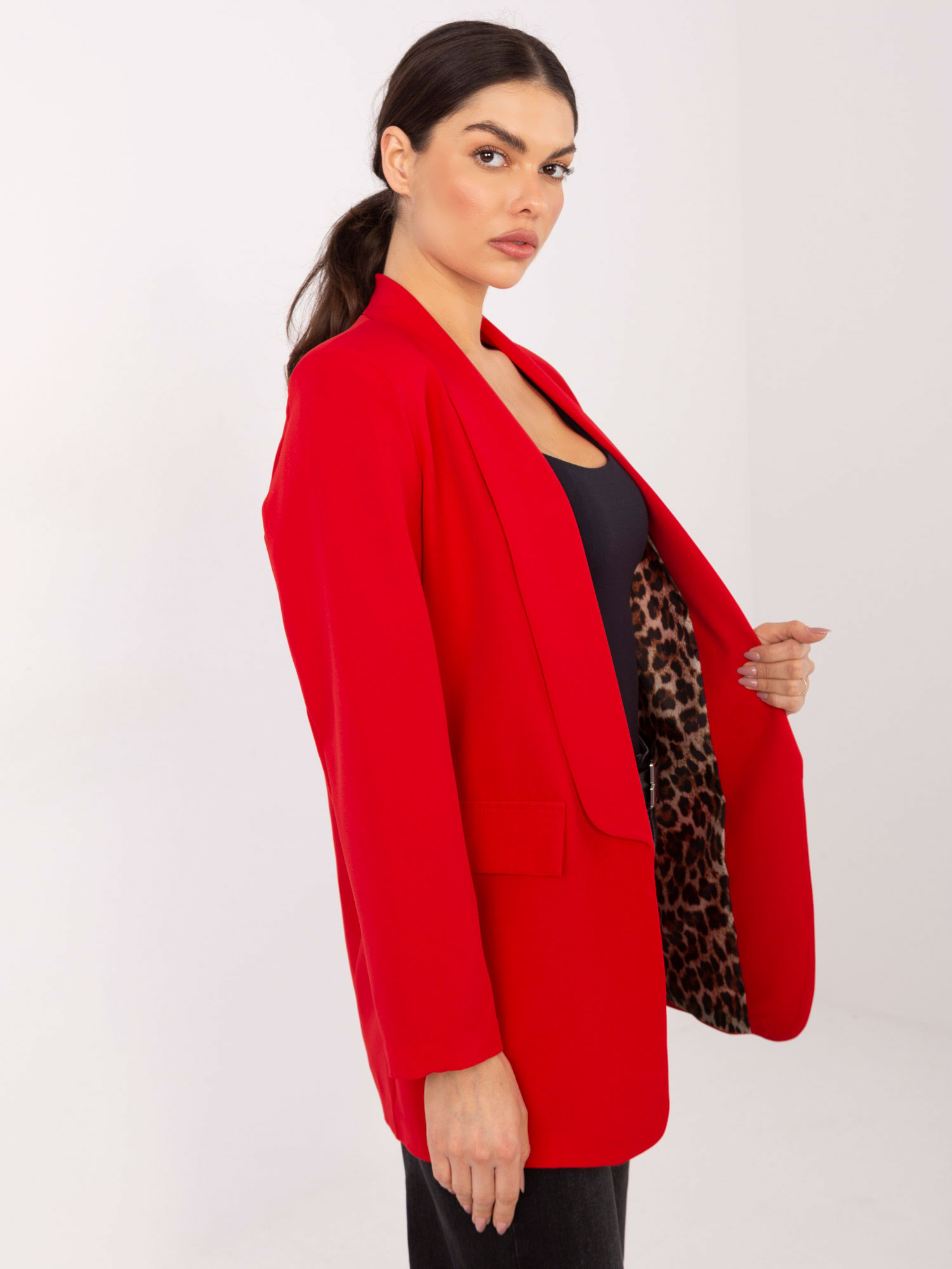 Снимка на Червено яке с леопардов принт