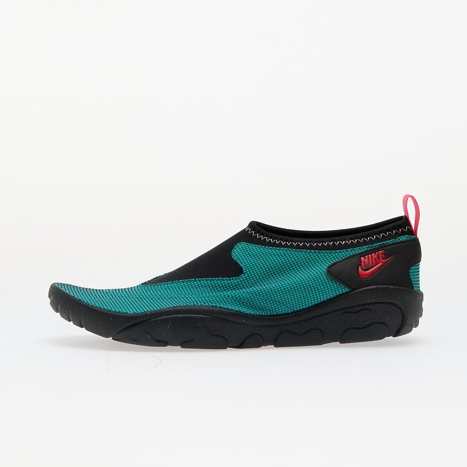 Снимка на Сникърси Nike Aqua Turf Turbo Green/ Tm Scarlet-Black EUR 41
