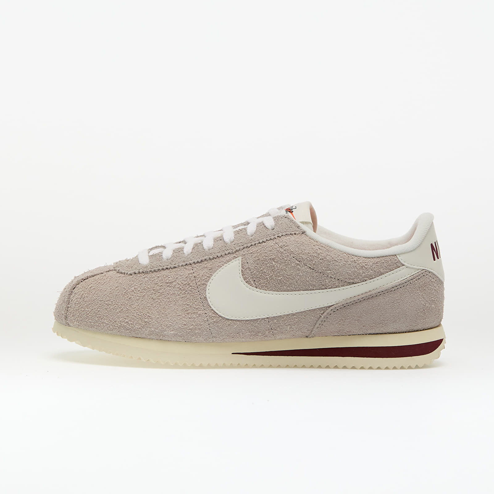Снимка на Сникърси Nike Cortez Se College Grey/ Sail-Dark Team Red EUR 41