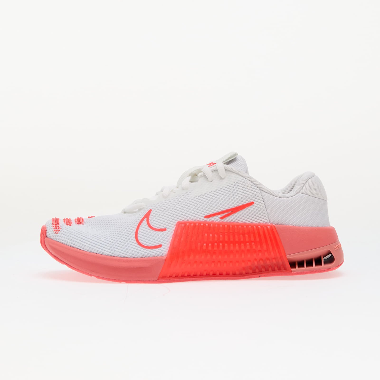Снимка на Сникърси Nike Metcon 9 White/ Bright Crimson-Magic Ember EUR 40