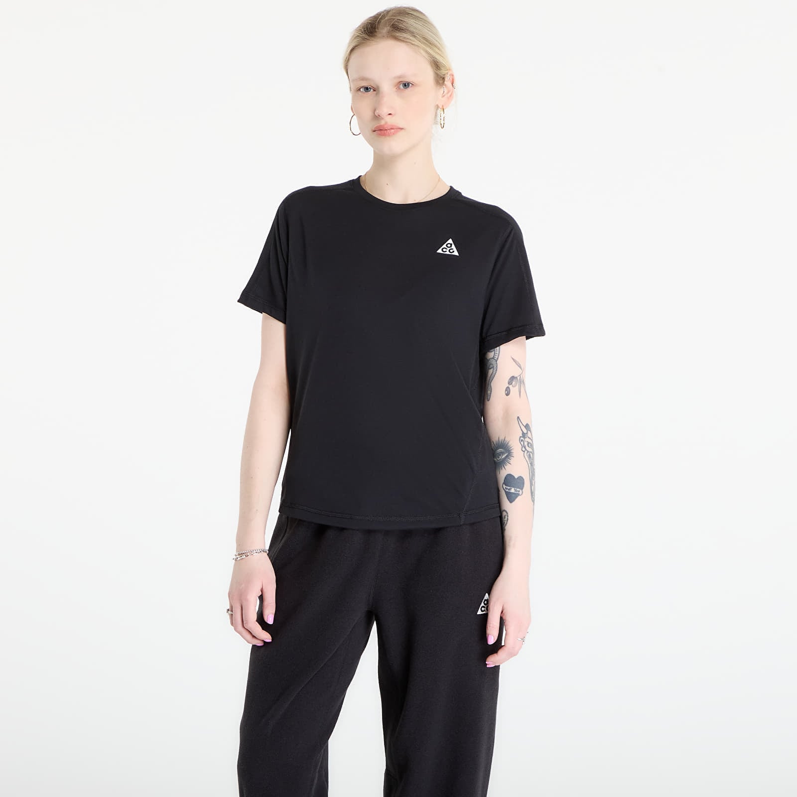 Снимка на Тениска Nike ACG Women's Dri-FIT Short-Sleeve Trail Running Top Black/ Summit White S