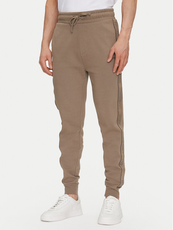 Снимка на HUGO Долнище анцуг Liam 50540918 Бежов Regular Fit