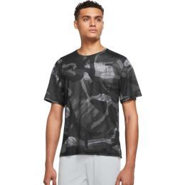 Снимка на Nike NK DF MILER TOP SS CAMO Мъжка тениска за бягане, тъмносиво, размер